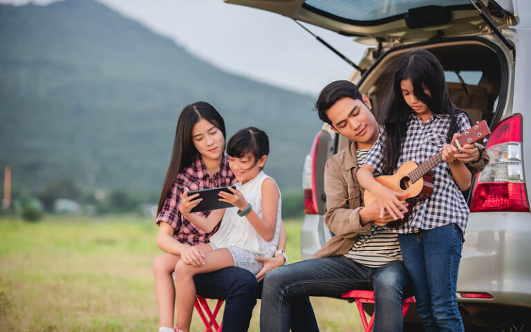 4 Family Friendly Venues That Encourage Curiosity and Exploration Image of a family on an outing