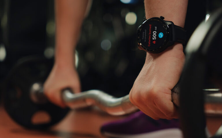 How Wearable Tech Is Changing the Experience at Top Gyms in Singapore An individual wearing a smart watch at the gym